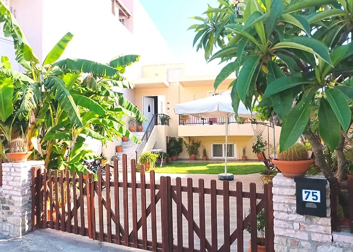 Apartment Family Yard House